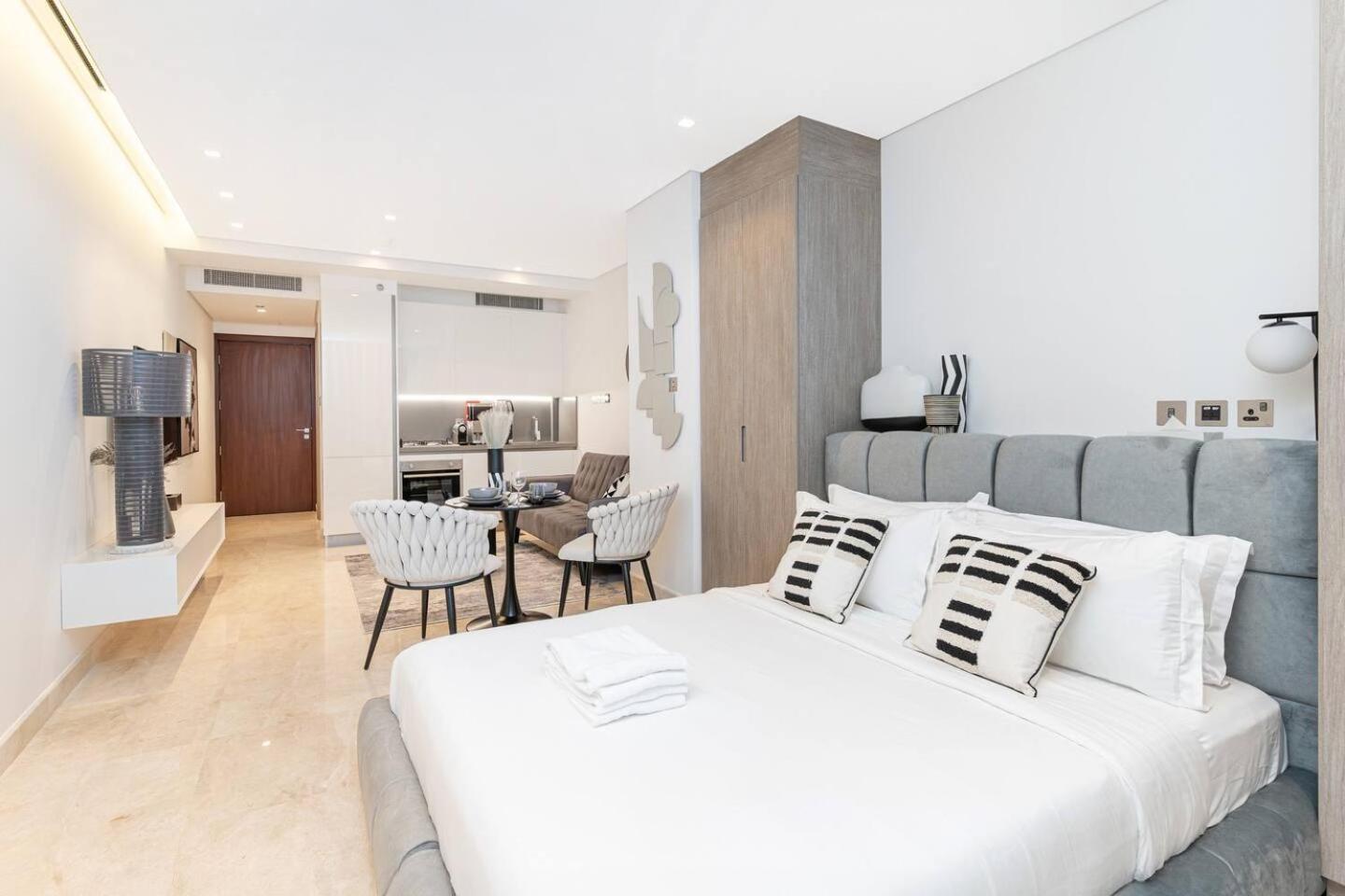 Trendy Studio! Walk To Burj Khalifasleeps 3! Apartment Dubai