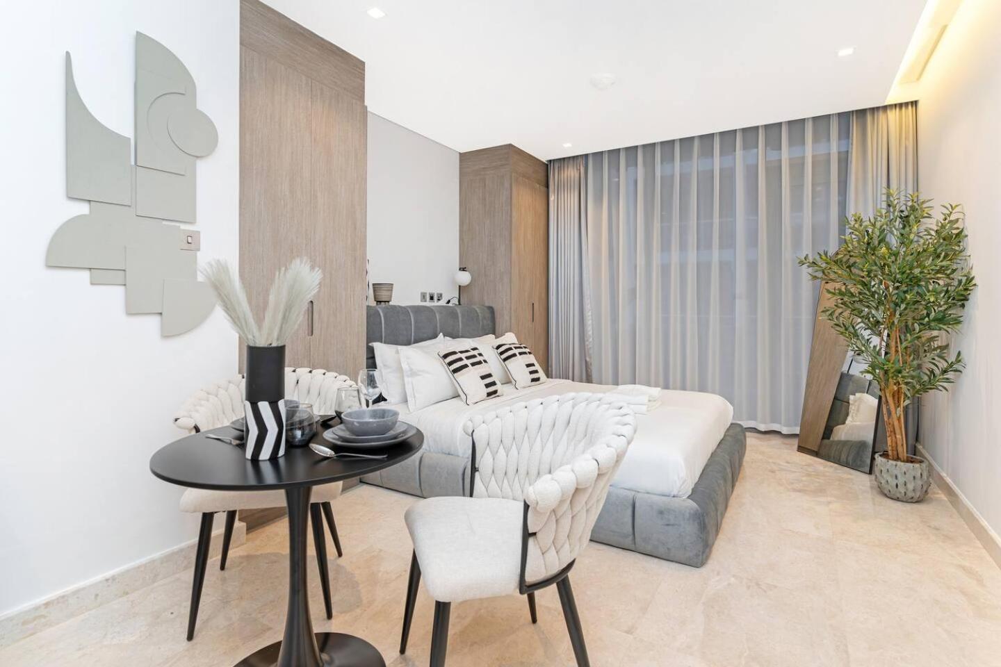 Trendy Studio! Walk To Burj Khalifasleeps 3! Apartment