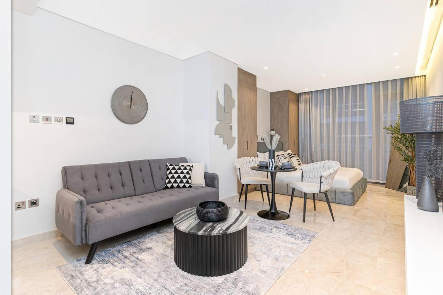 Trendy Studio! Walk To Burj Khalifasleeps 3! Apartment *