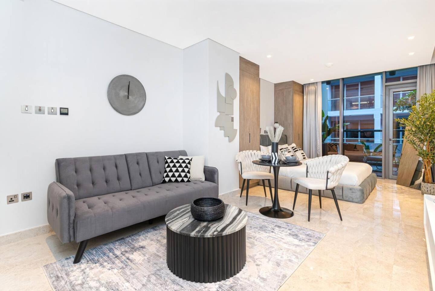 Apartment Trendy Studio! Walk To Burj Khalifasleeps 3! *