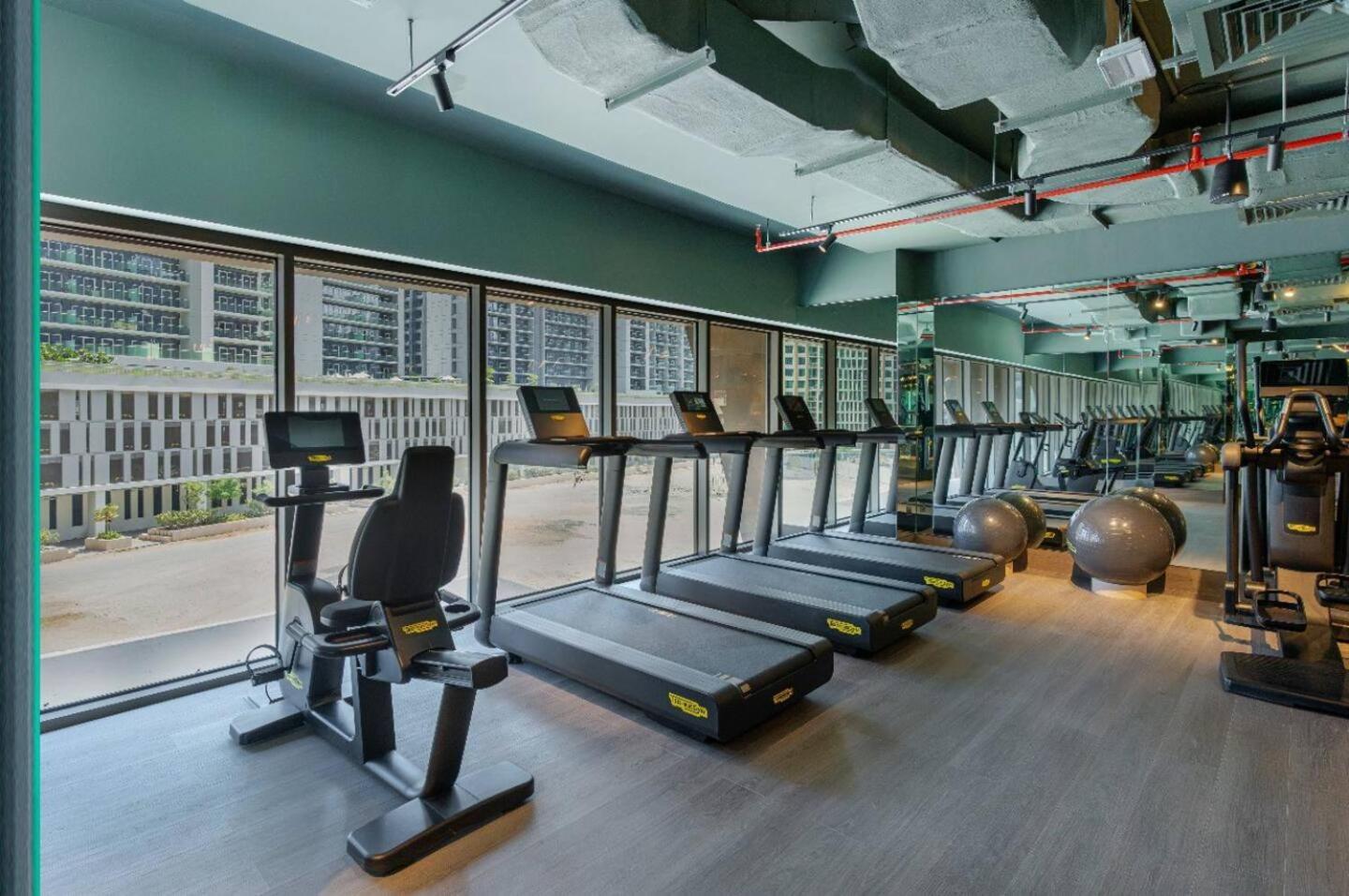 Apartment Trendy Studio! Walk To Burj Khalifasleeps 3! Dubai