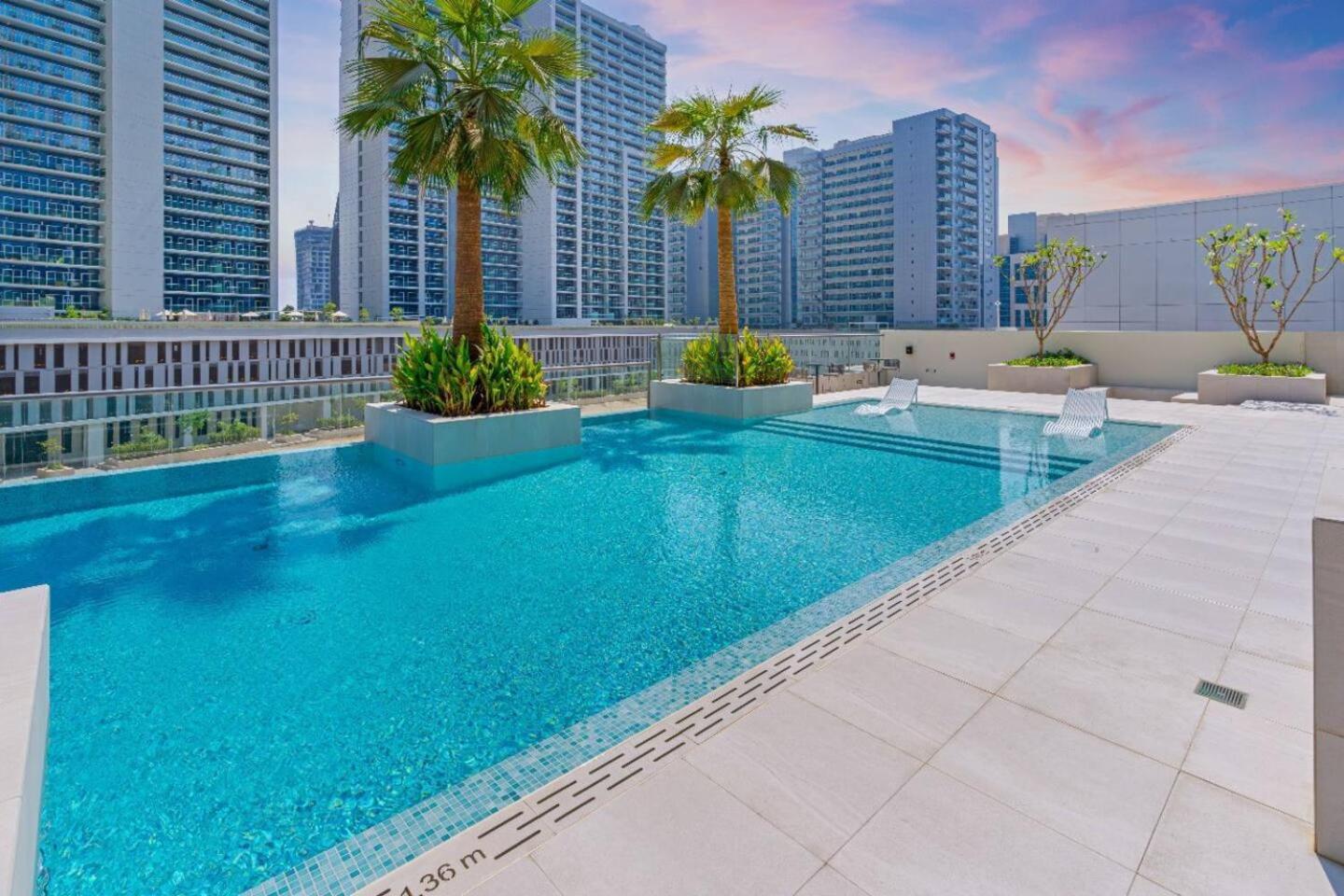 Trendy Studio! Walk To Burj Khalifasleeps 3! Apartment *