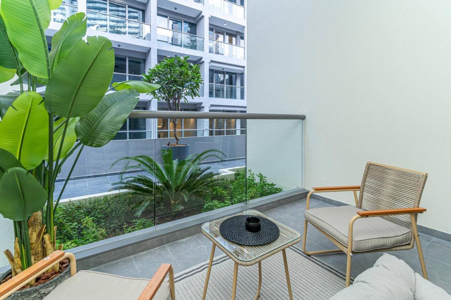 Trendy Studio! Walk To Burj Khalifasleeps 3! Apartment