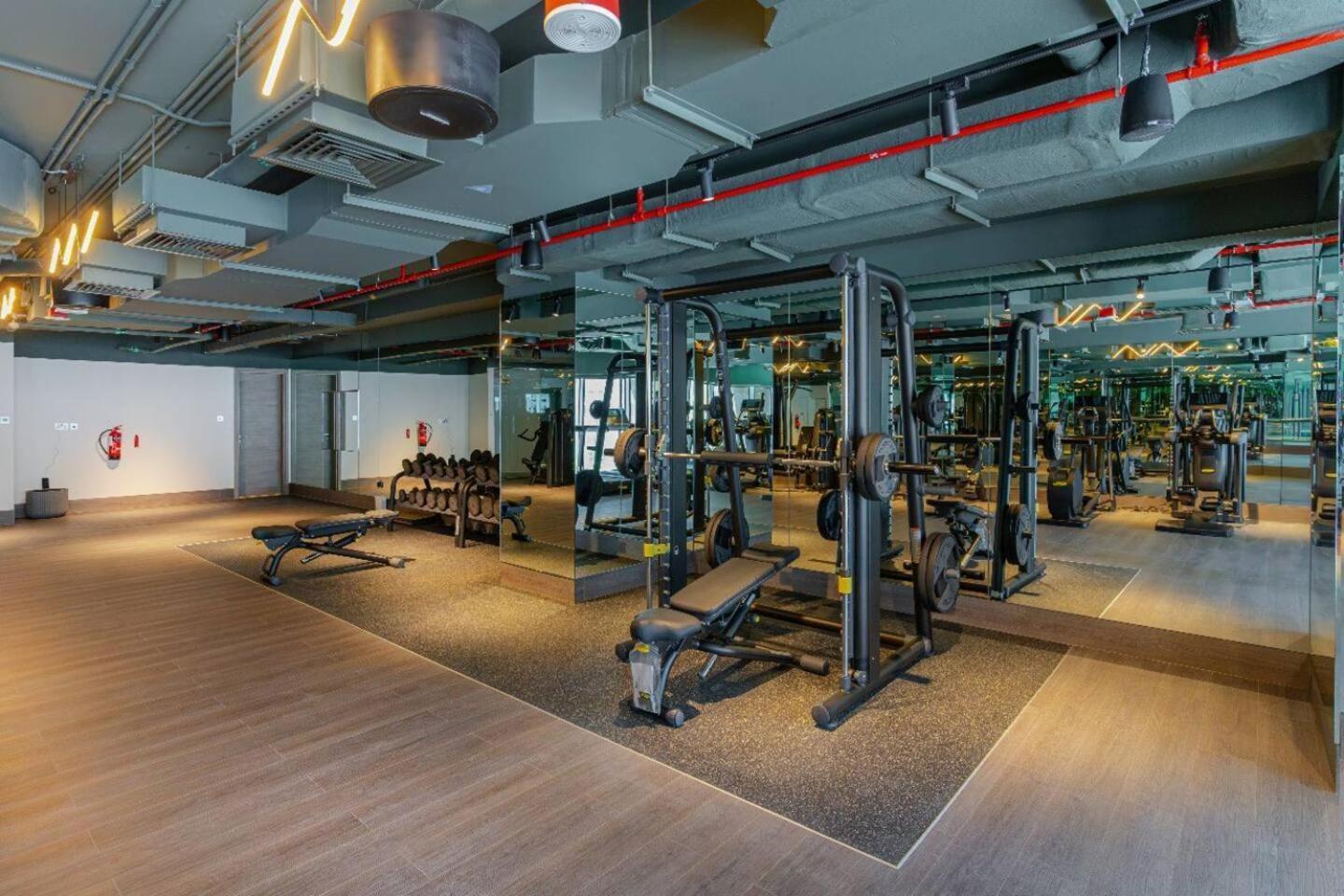 Trendy Studio! Walk To Burj Khalifasleeps 3! Apartment *