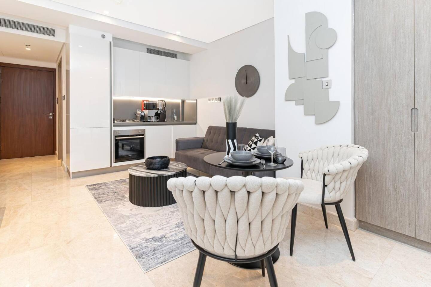 Apartment Trendy Studio! Walk To Burj Khalifasleeps 3!