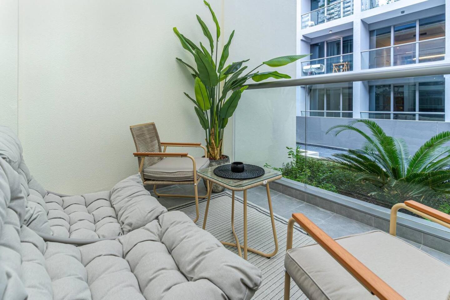 Trendy Studio! Walk To Burj Khalifasleeps 3! Apartment Dubai