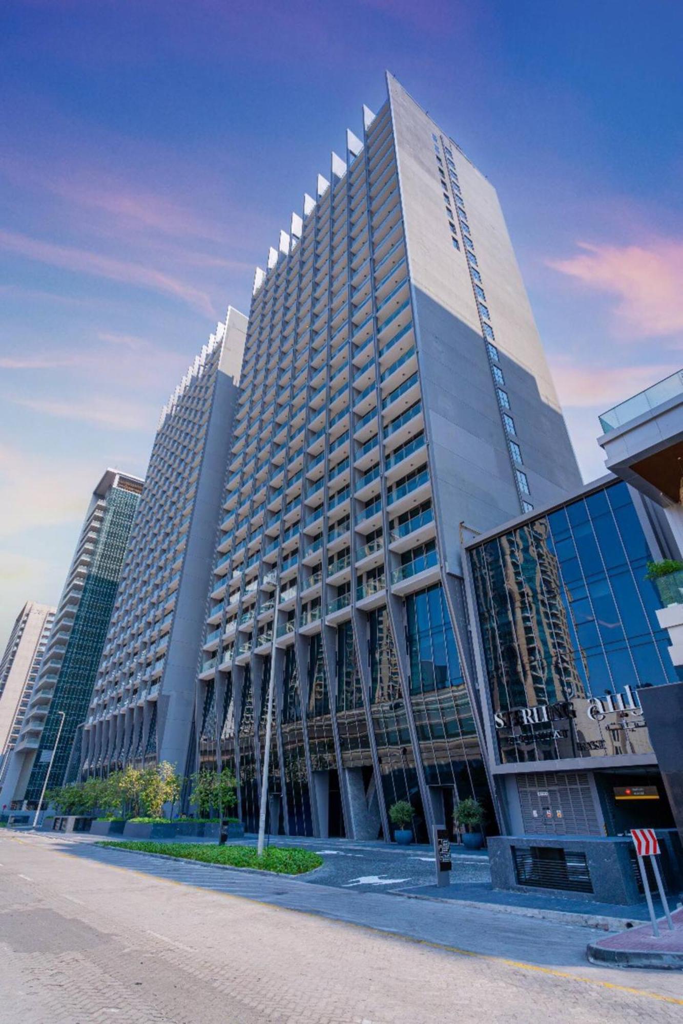 Trendy Studio! Walk To Burj Khalifasleeps 3! Apartment *