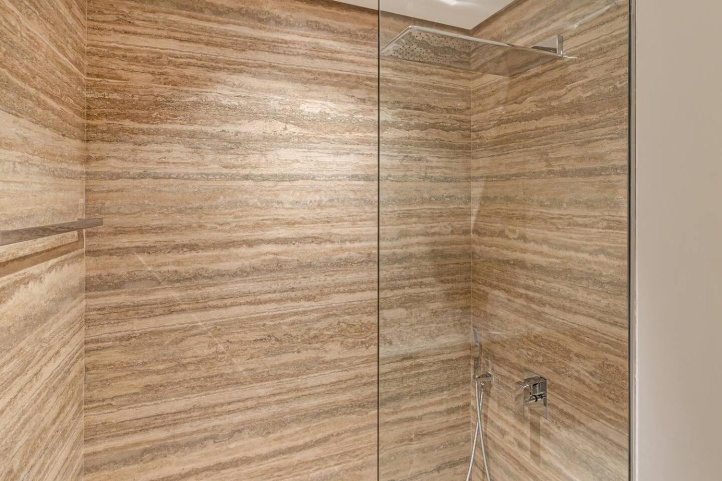Apartment Trendy Studio! Walk To Burj Khalifasleeps 3!