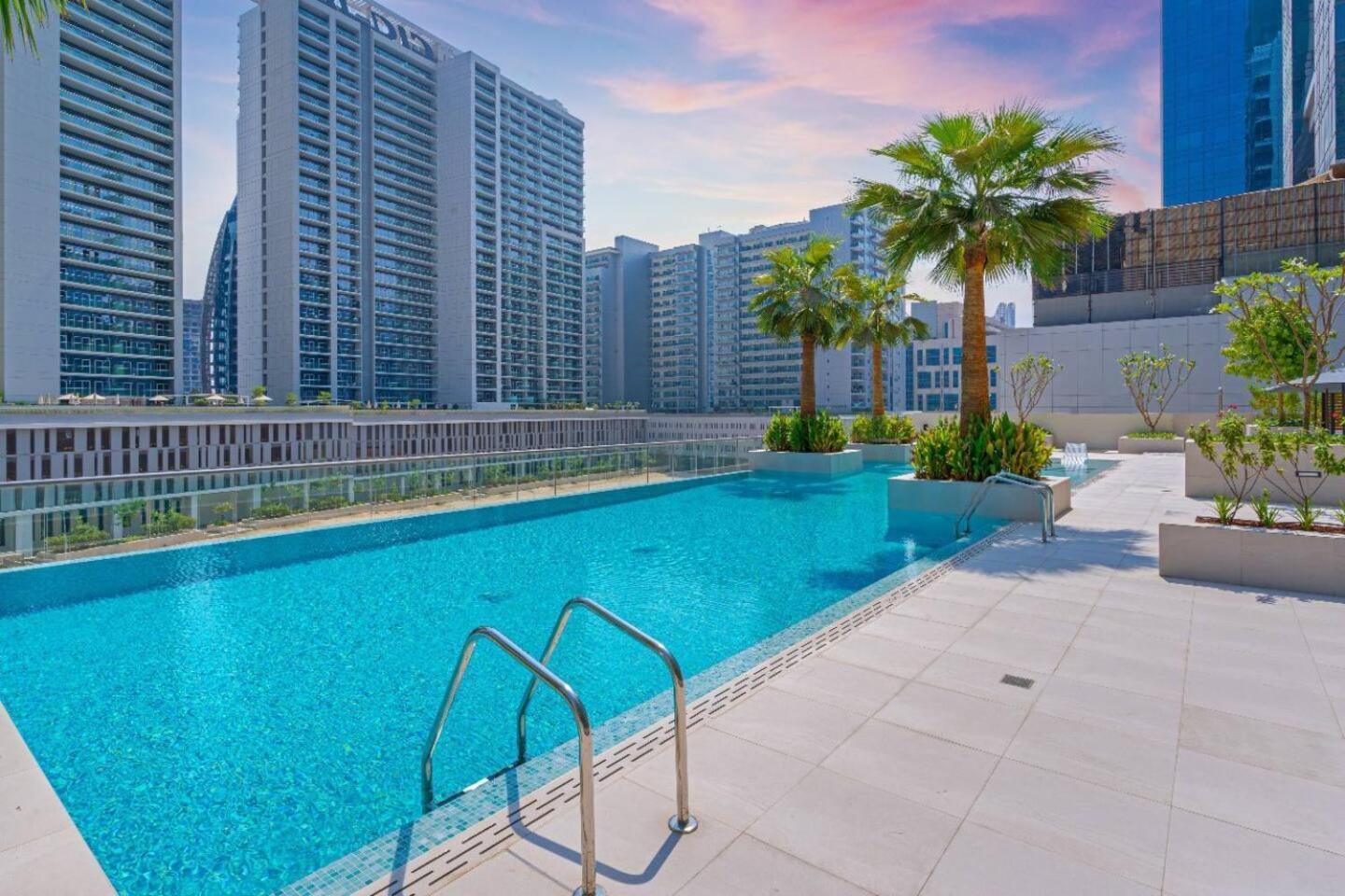 Trendy Studio! Walk To Burj Khalifasleeps 3! *