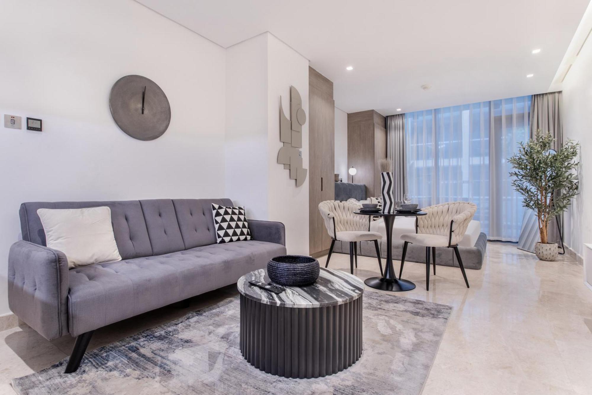 Apartment Trendy Studio! Walk To Burj Khalifasleeps 3! Dubai