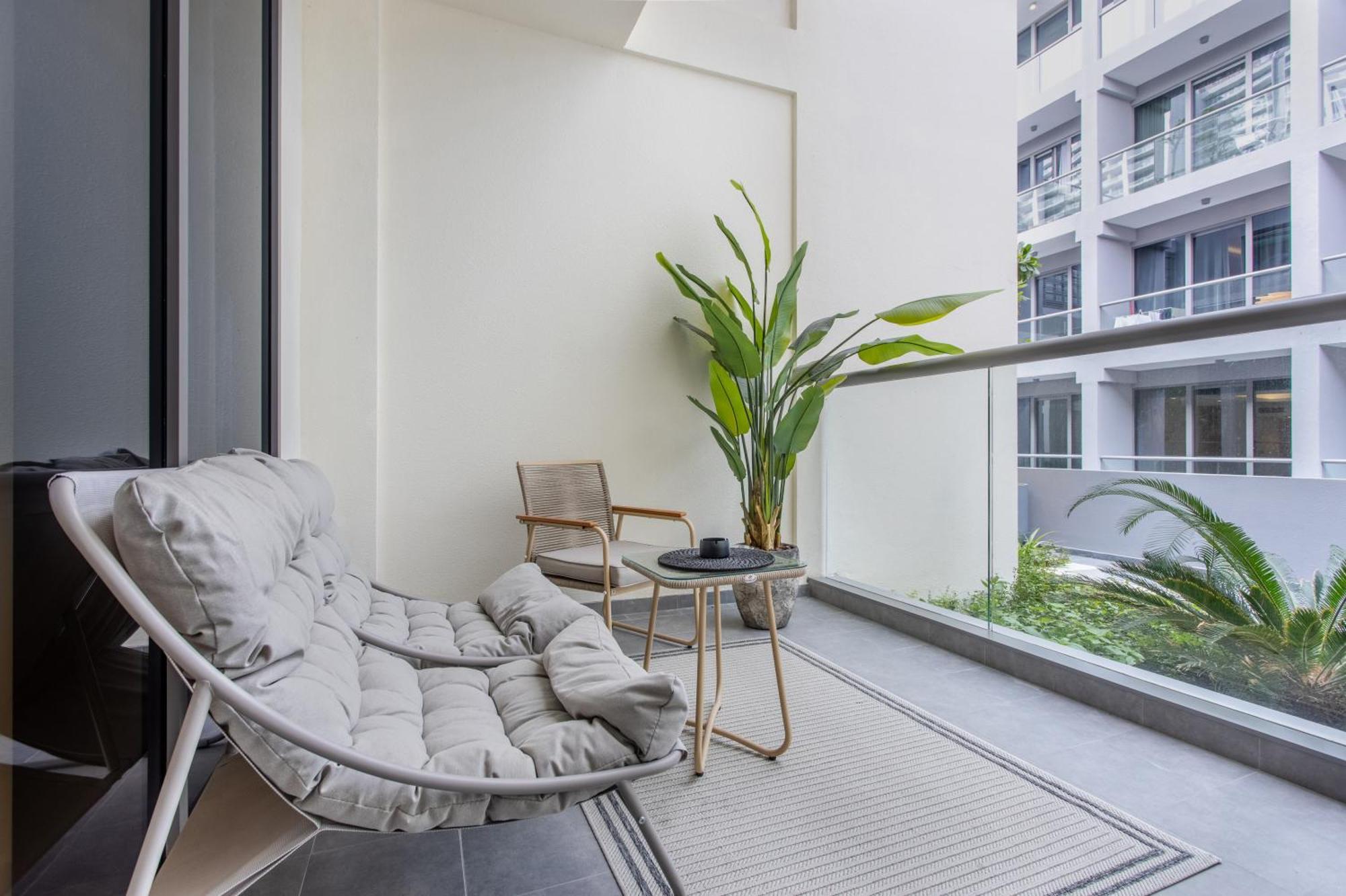 Apartment Trendy Studio! Walk To Burj Khalifasleeps 3! Dubai